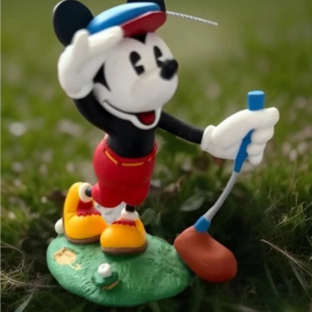 MICKEY'S LONG SHOT Christmas Ornament 1997 HALLMARK KEEPSAKE Mickey Mouse Golfer